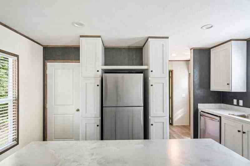 128 Lillian St - Photo 4 of 11