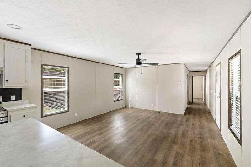 128 Lillian St - Photo 5 of 11