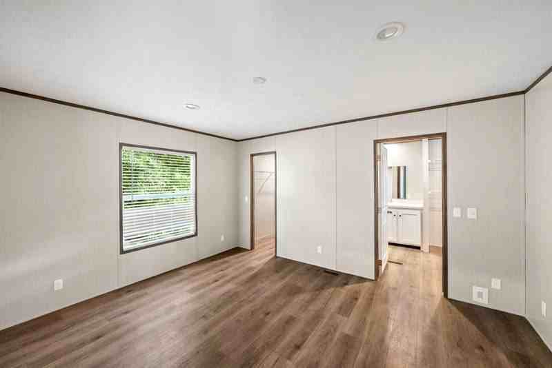 128 Lillian St - Photo 6 of 11