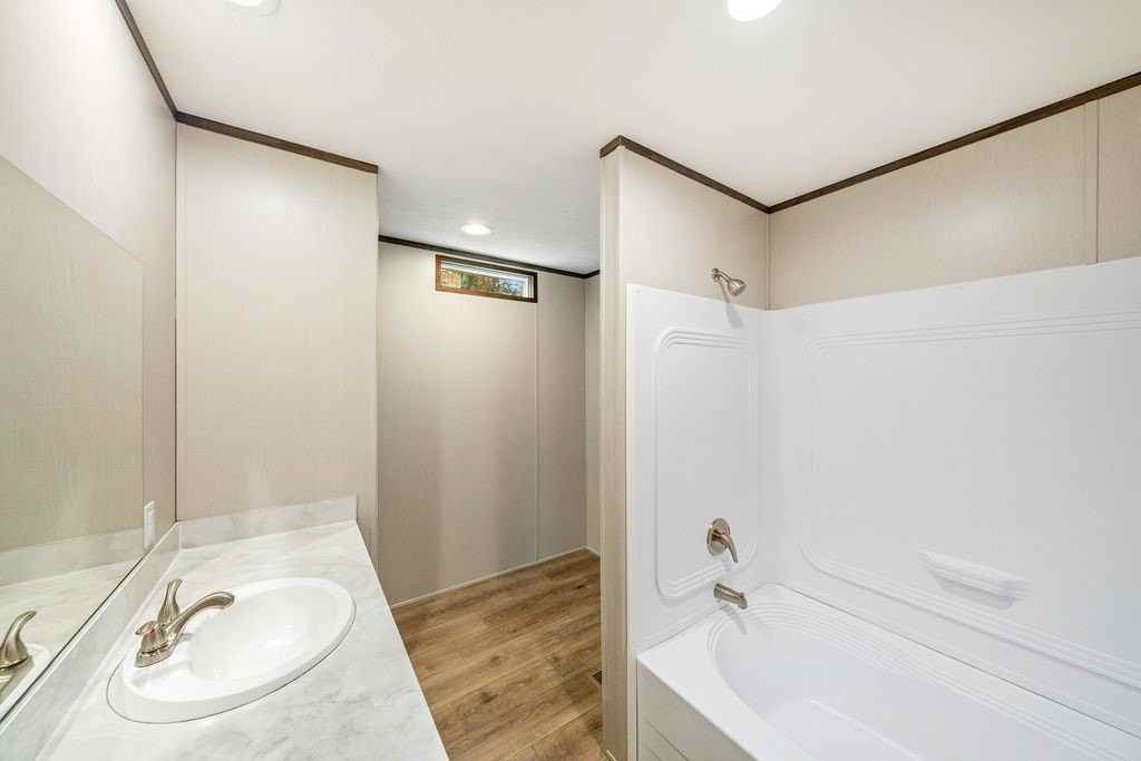 128 Lillian St - Photo 7 of 11