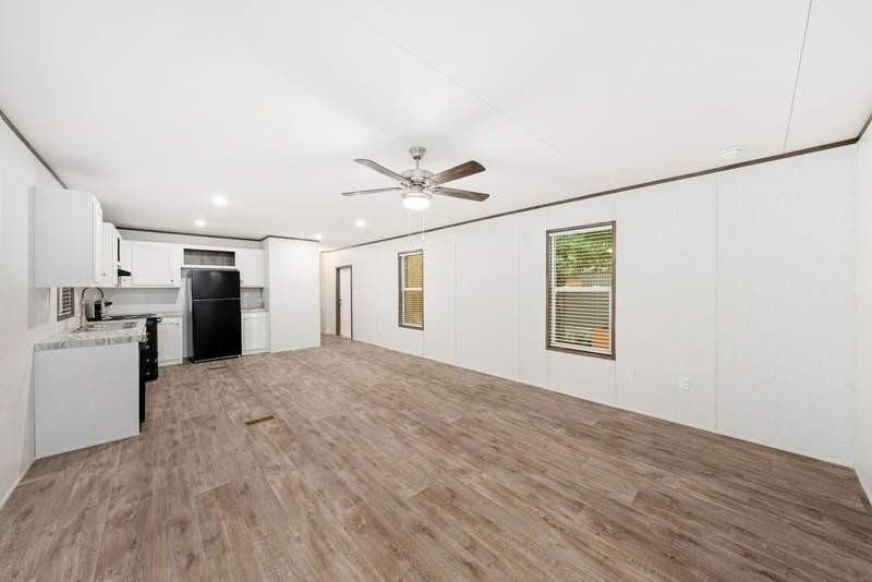130 Lillian St - Photo 2 of 11