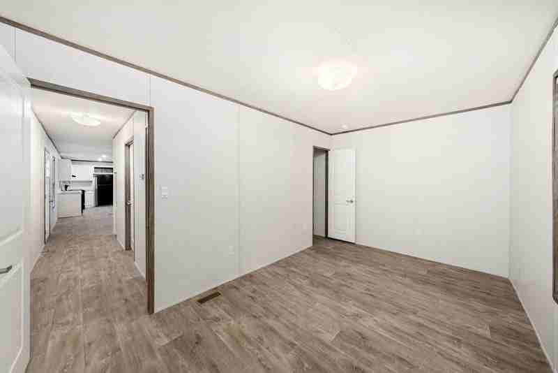 130 Lillian St - Photo 5 of 11