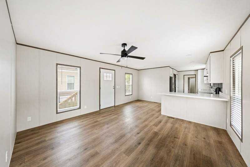 205 Linda St - Photo 4 of 14