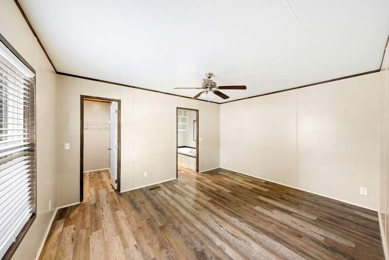 212 Peggy St - Photo 5 of 12