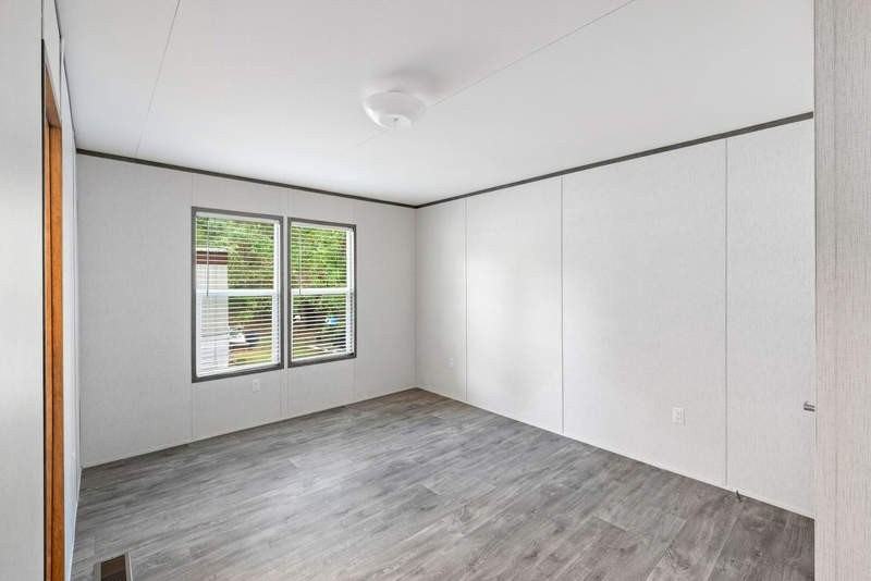 227 Fryer St - Photo 5 of 10