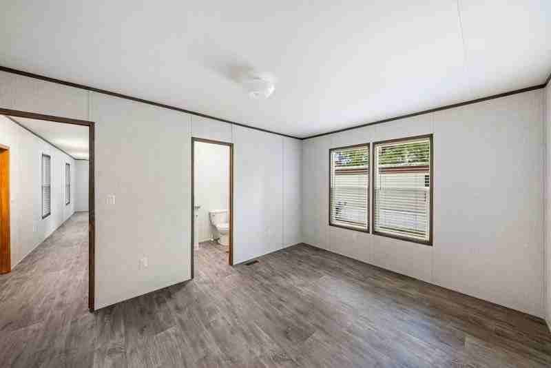 227 Fryer St - Photo 7 of 10