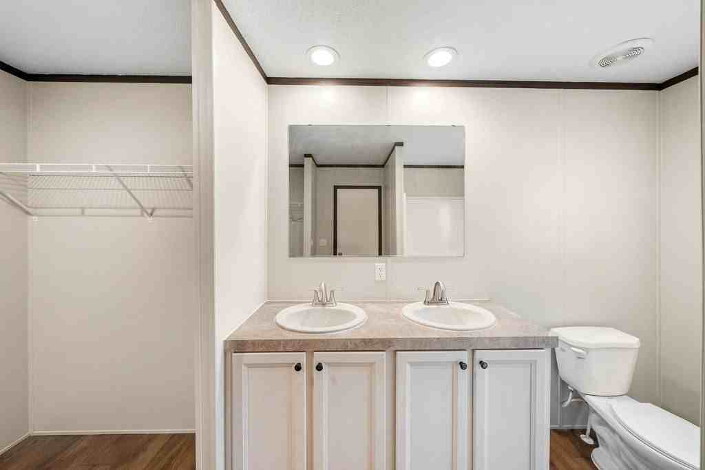 114 Linda St - Photo 4 of 17