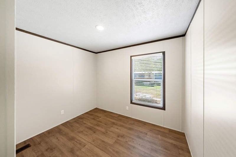 114 Linda St - Photo 6 of 17