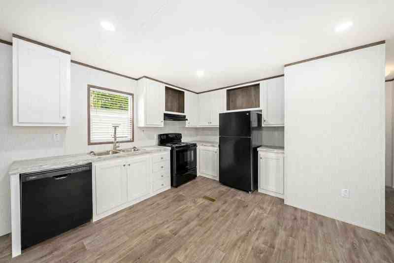 112 E Semands St - Photo 3 of 10