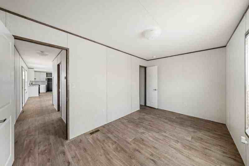 112 E Semands St - Photo 5 of 10