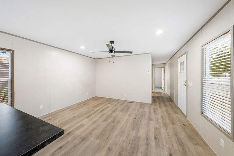 109 Lillian St - Photo 5 of 11