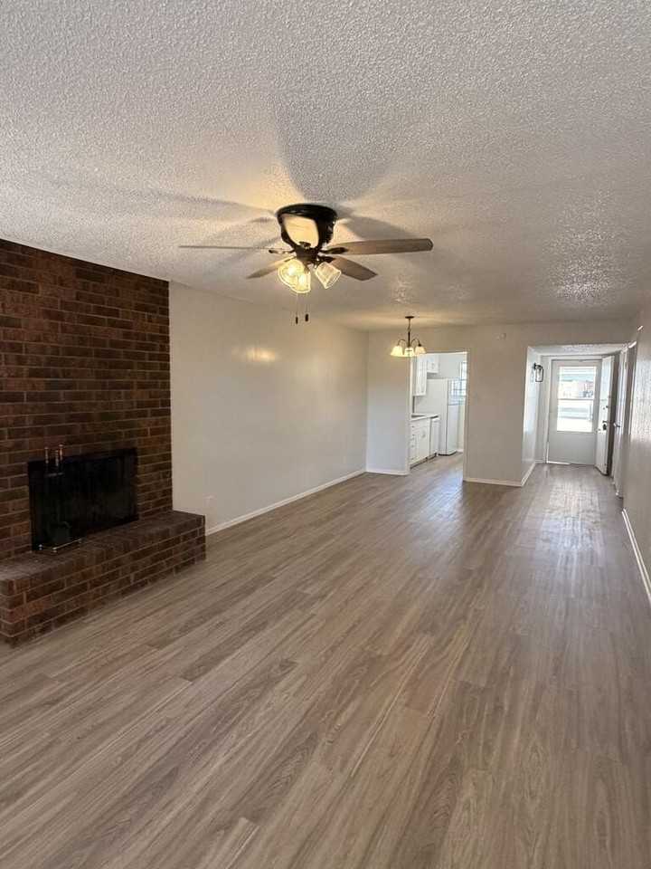 1309 Tanglewood Ln - Photo 5 of 11