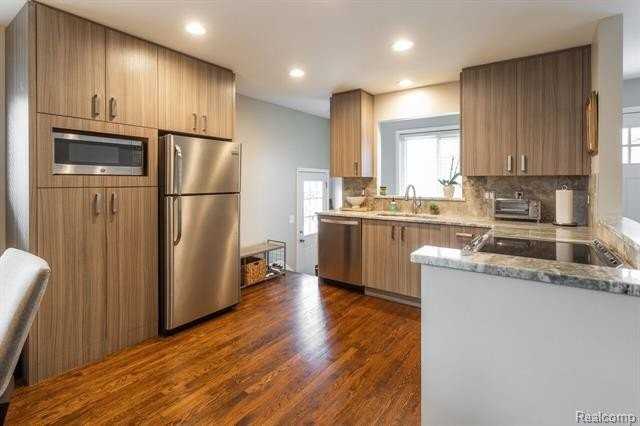 1170 Cole St - Photo 6 of 19