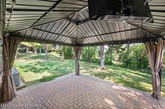 31034 Berryhill St - Photo 3 of 23