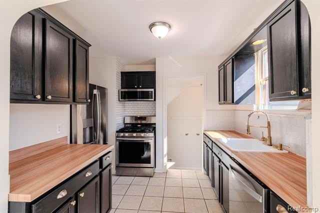 1616 N Vermont Ave - Photo 7 of 24