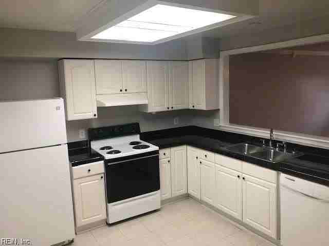3956 Seeman Rd - Photo 3 of 11