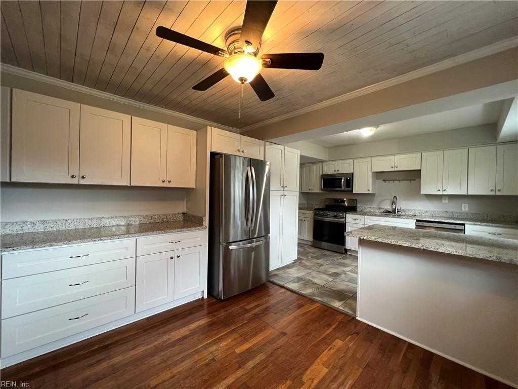 520 Aragona Blvd - Photo 6 of 32