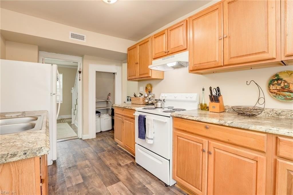 23 Afton Pkwy - Photo 3 of 27