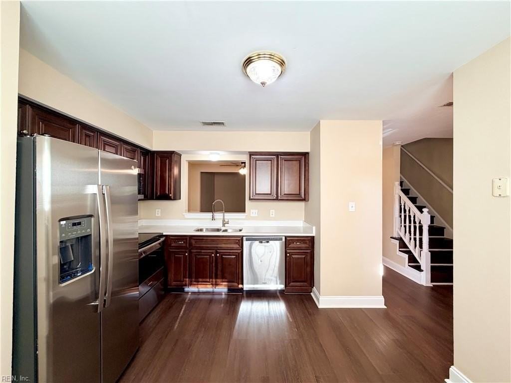 312 Seeman Ct - Photo 7 of 24