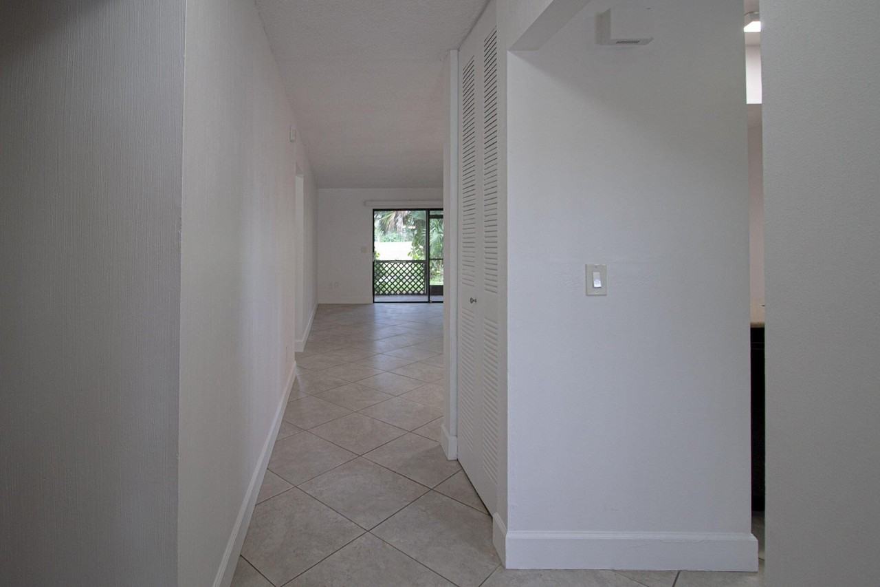 1303 Lakeview Dr E - Photo 2 of 20