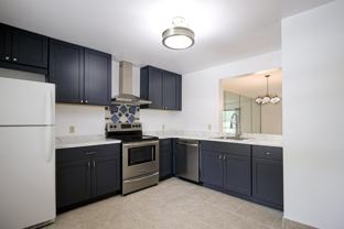 105 Lakeview Dr E - Photo 1 of 1