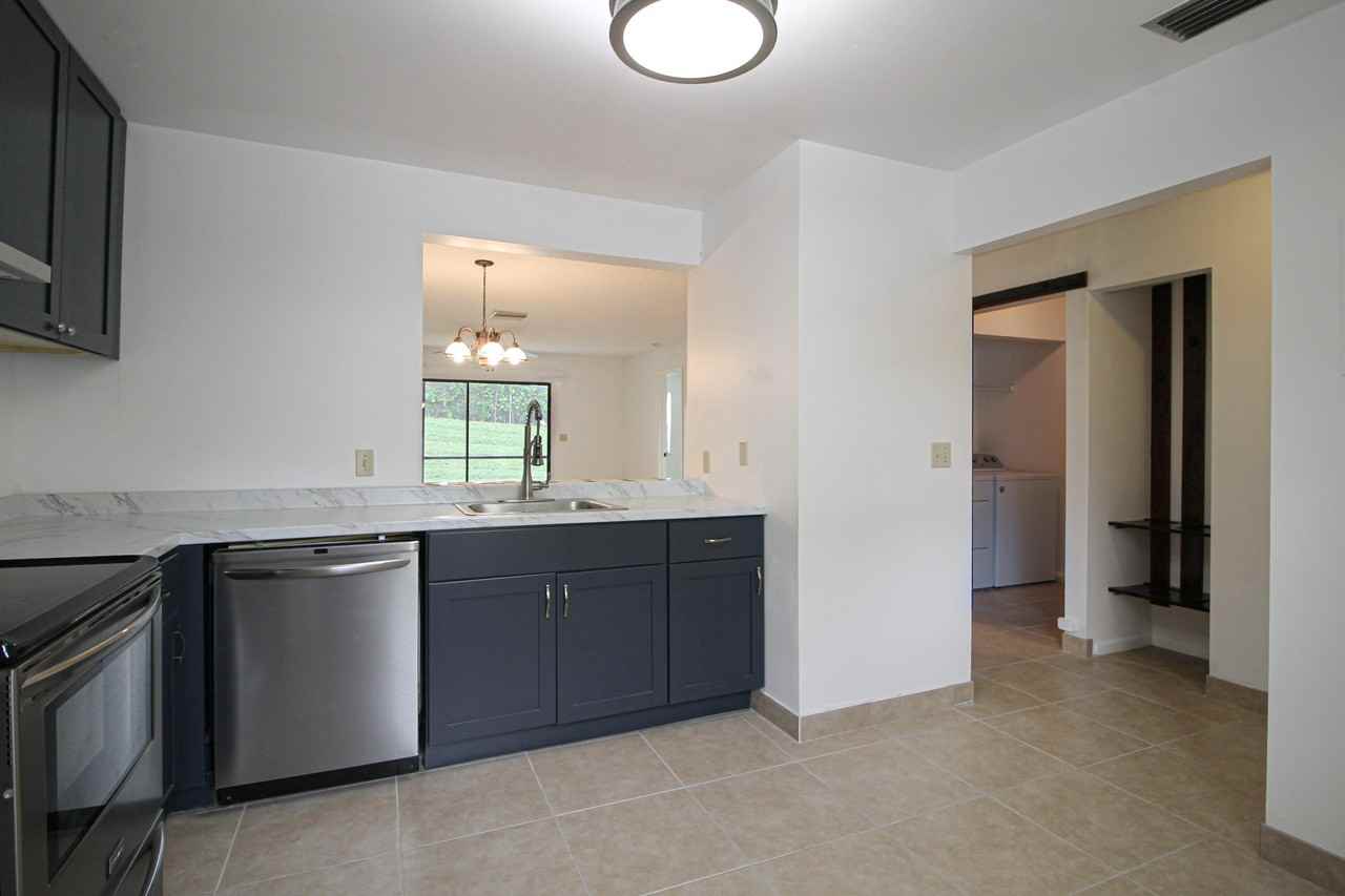 105 Lakeview Dr E - Photo 3 of 12