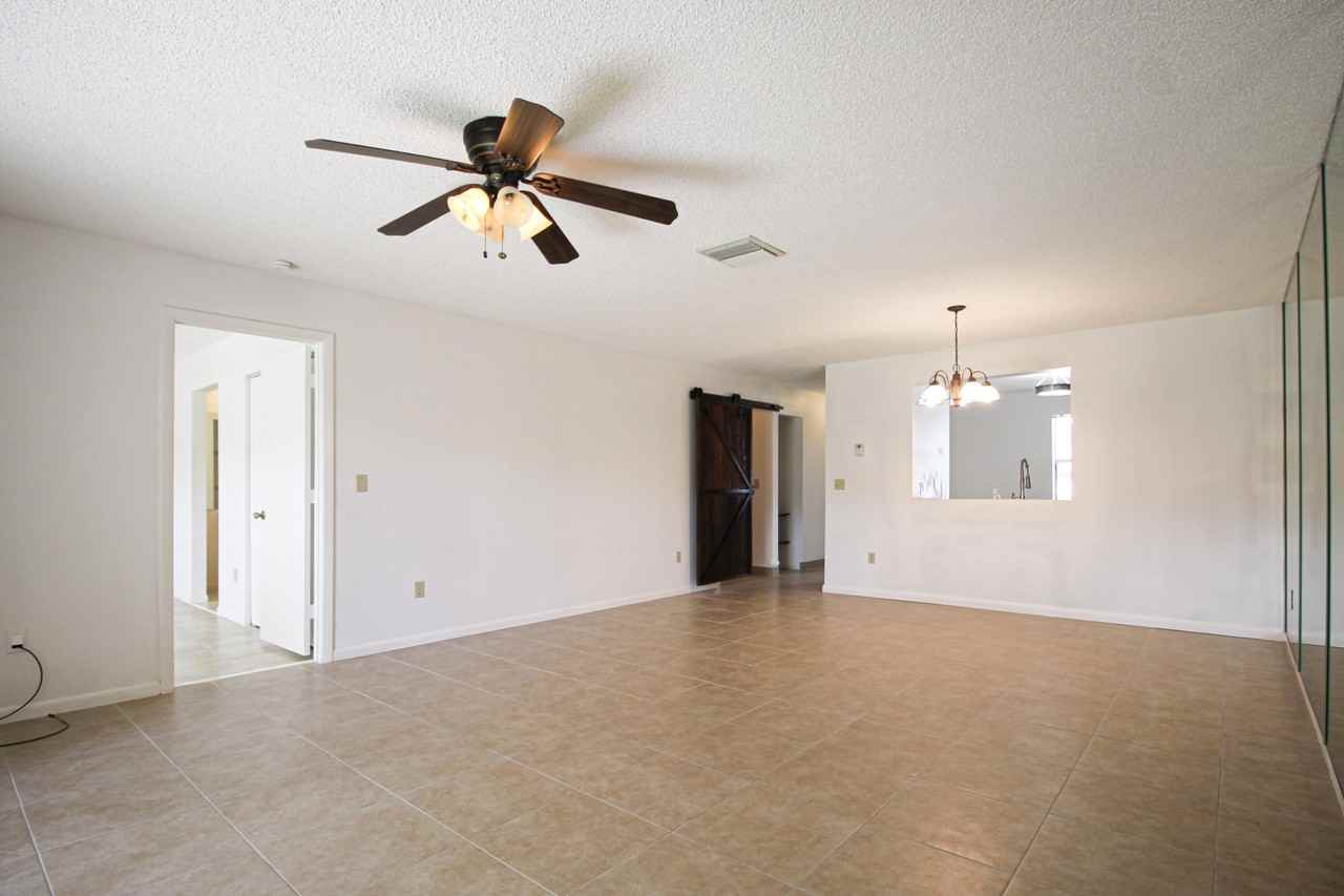 105 Lakeview Dr E - Photo 5 of 12
