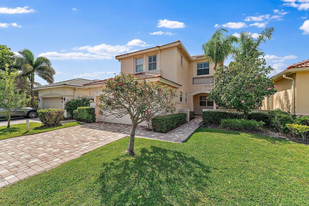 156 Isle Verde Way - Photo 3 of 49