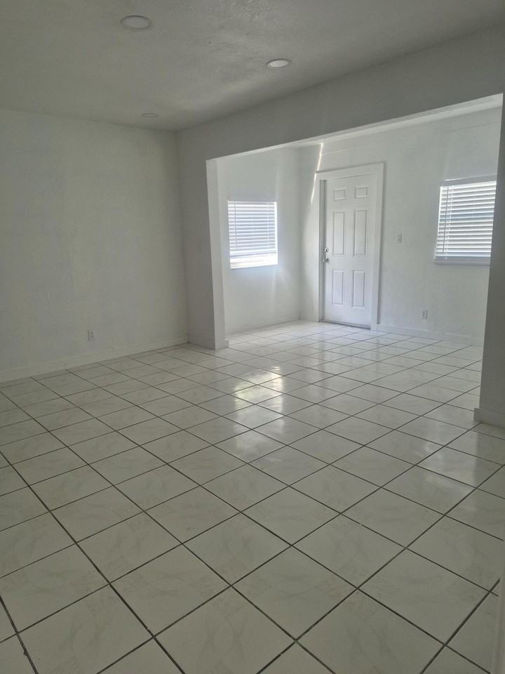 432 Forest Hill Blvd - Photo 2 of 21
