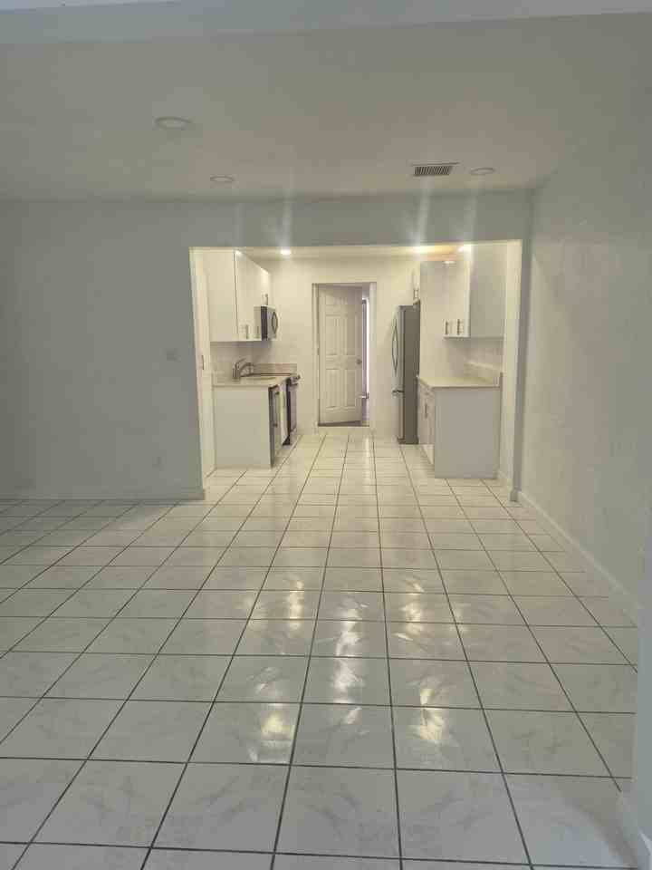 432 Forest Hill Blvd - Photo 3 of 21