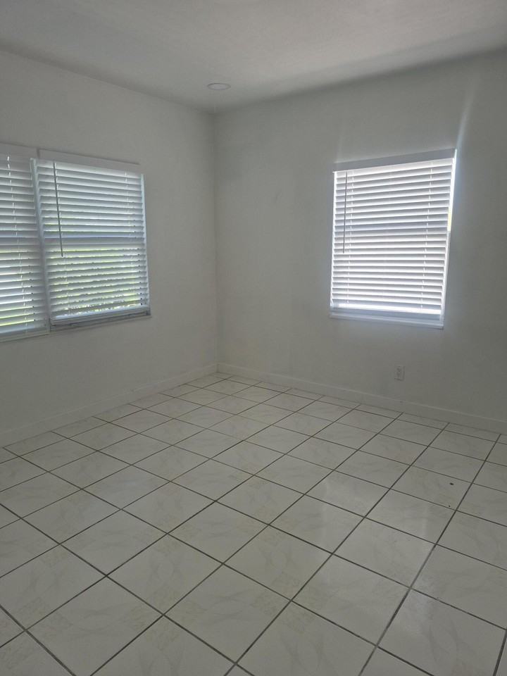 432 Forest Hill Blvd - Photo 5 of 21