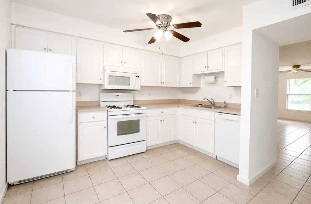 5850 Cypress Gardens Blvd #608 - Photo 6 of 8