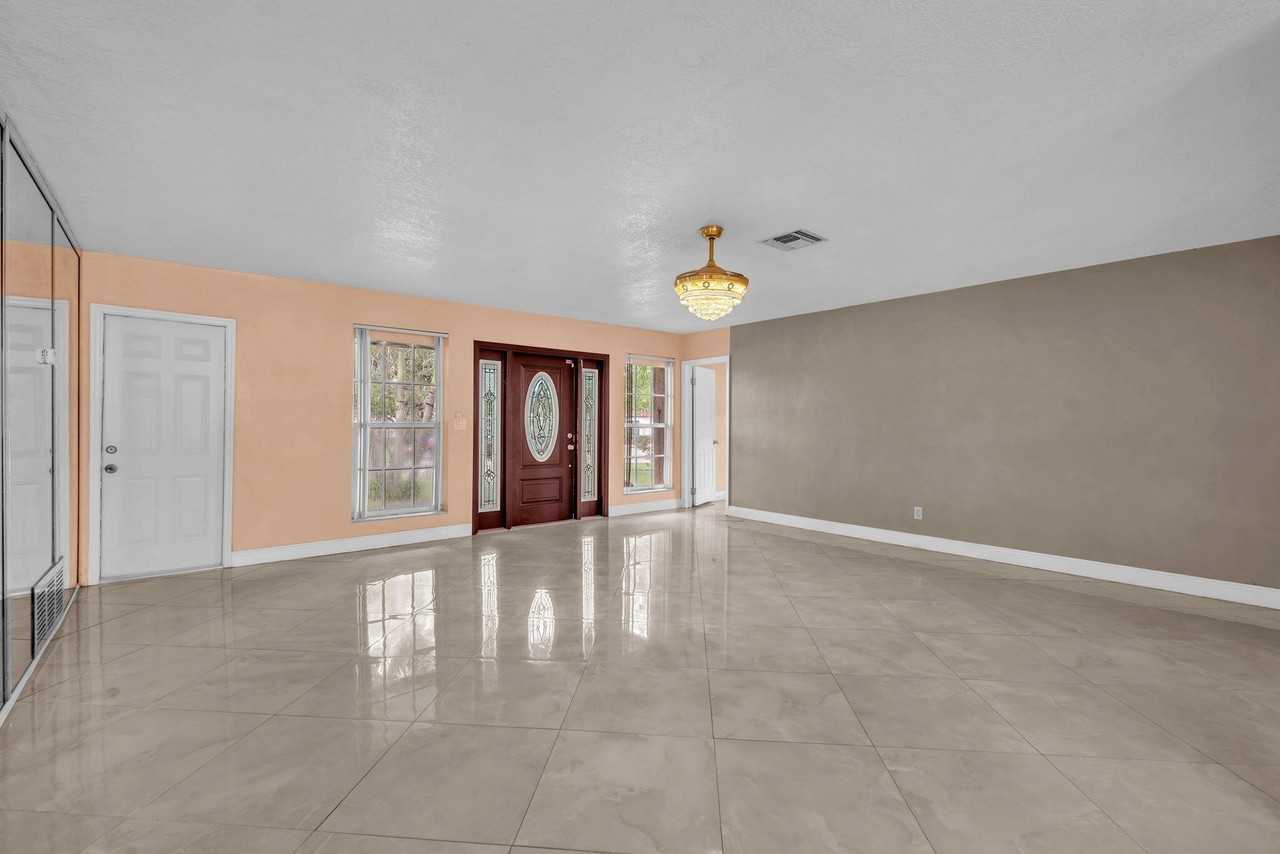 7399 Nw 20th Ct - Photo 4 of 29