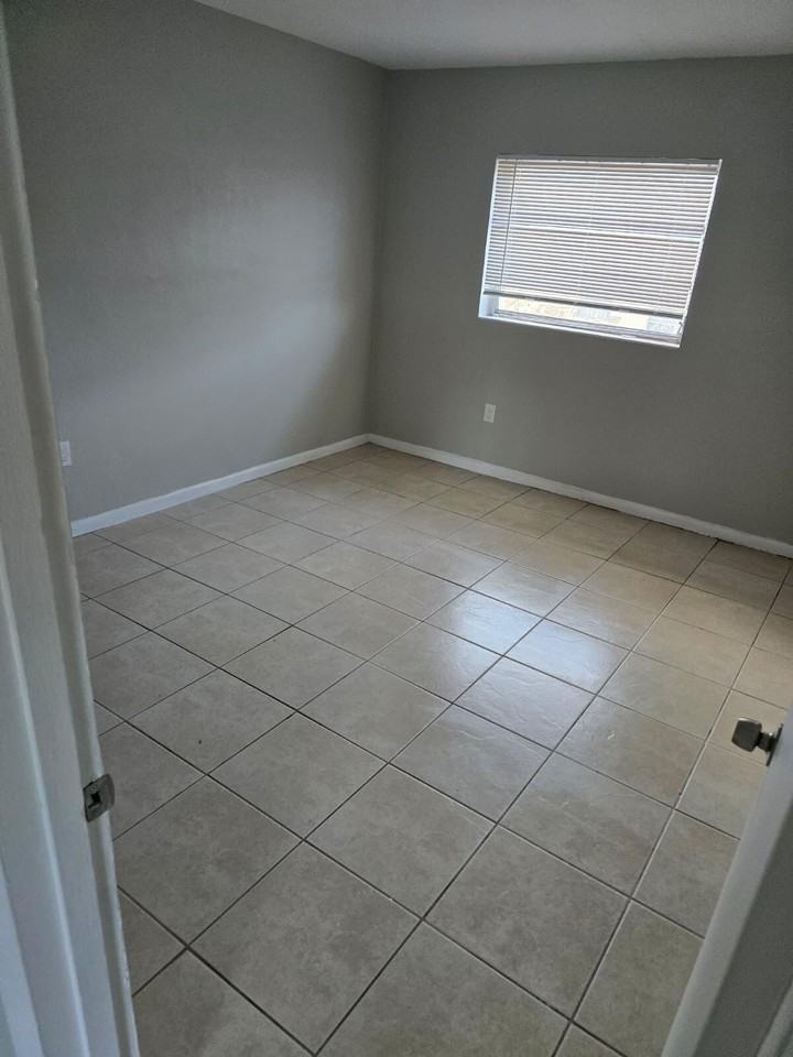 2285 Ne 172nd St #13 - Photo 2 of 22