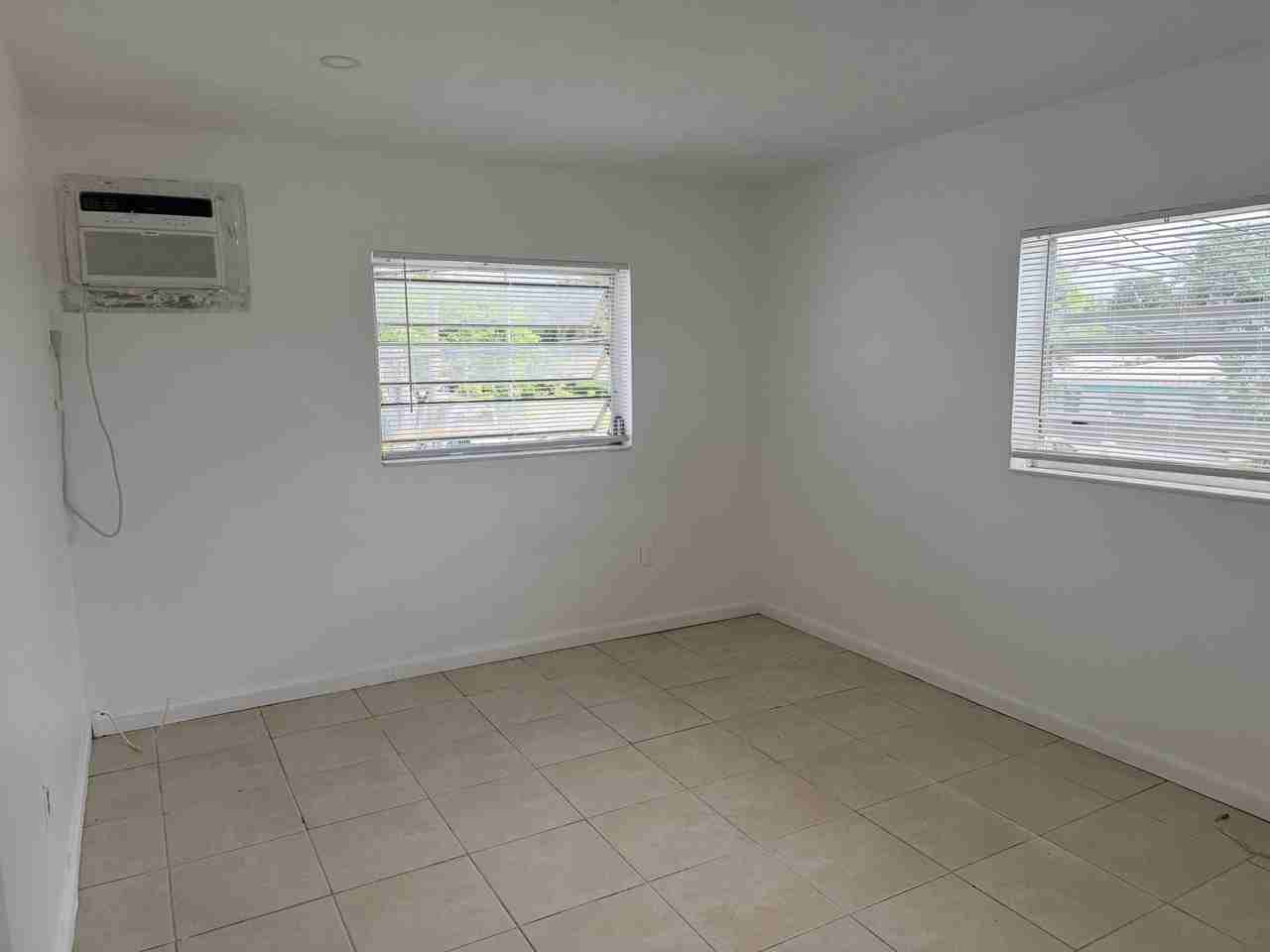 2285 Ne 172nd St #13 - Photo 4 of 22
