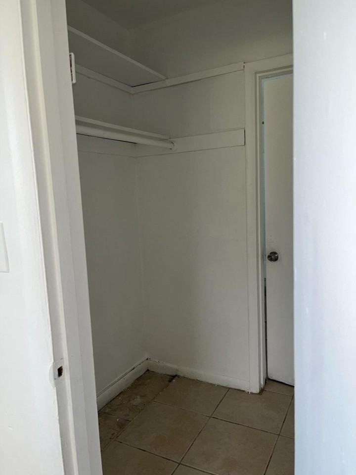 2285 Ne 172nd St #13 - Photo 6 of 22