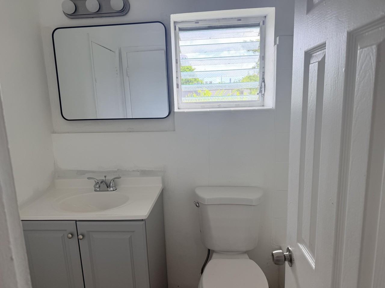 2285 Ne 172nd St #13 - Photo 7 of 22