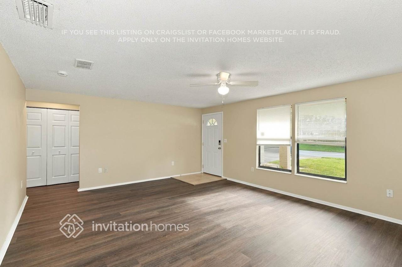 420 Arrowhead Ct - Photo 4 of 17