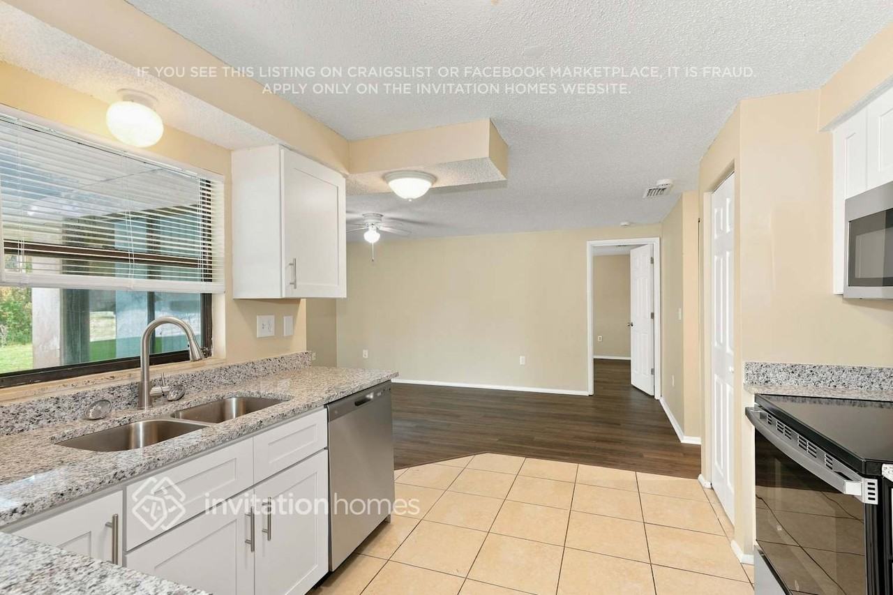 420 Arrowhead Ct - Photo 6 of 17
