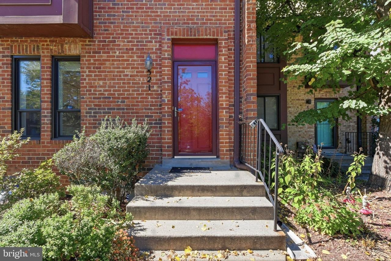 521 Brummel Ct Nw #521 - Photo 2 of 32