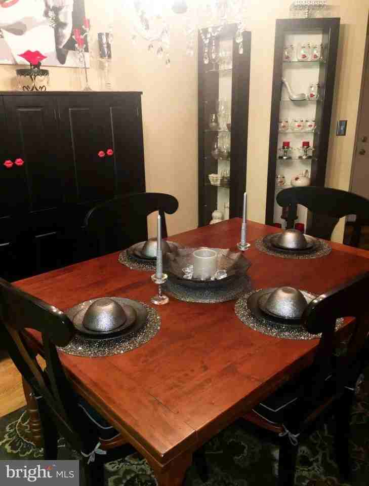 1444 Pangbourne Way - Photo 3 of 22
