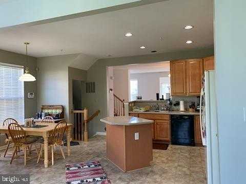 1444 Pangbourne Way - Photo 7 of 22