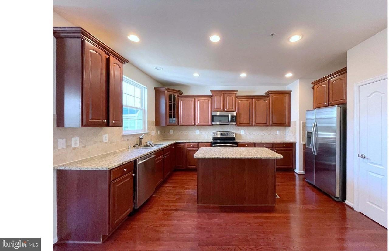7165 Hummingbird Dr - Photo 4 of 33