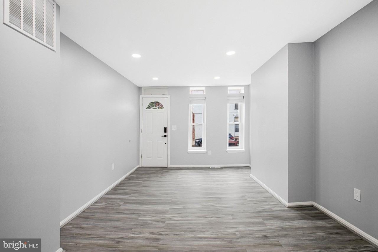 1145 W Cross St - Photo 5 of 24