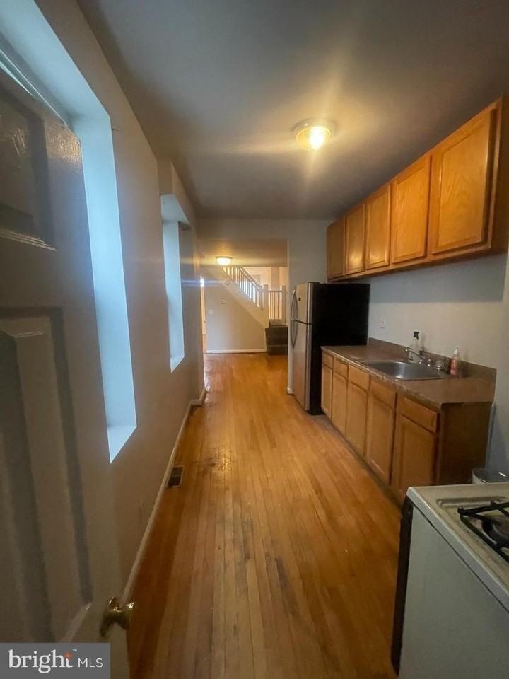 231 S Calhoun St - Photo 2 of 8