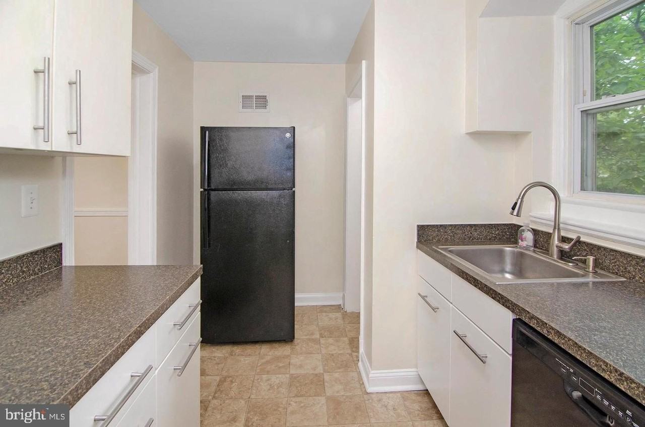 11706 Georgia Ave - Photo 7 of 31