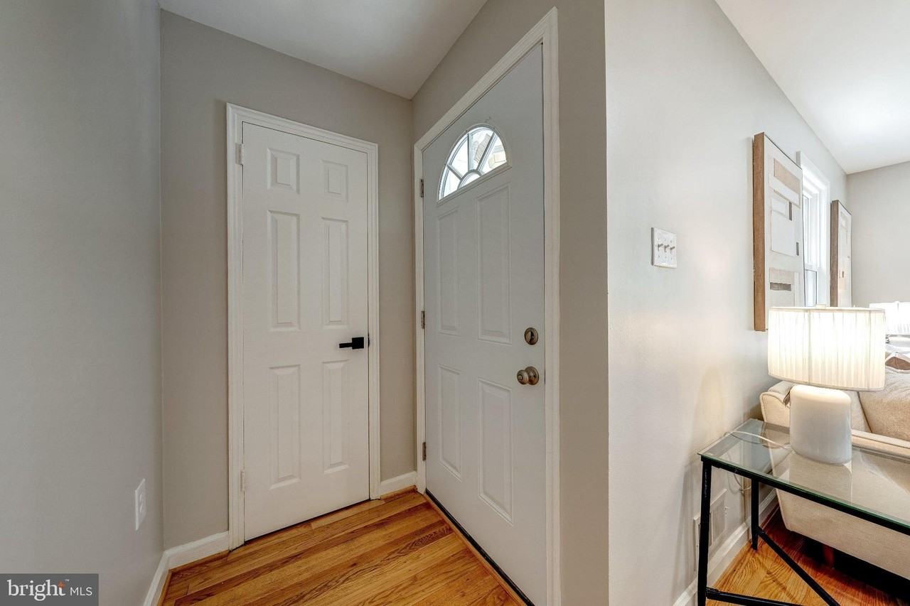 130 Whitmoor Ter - Photo 3 of 31