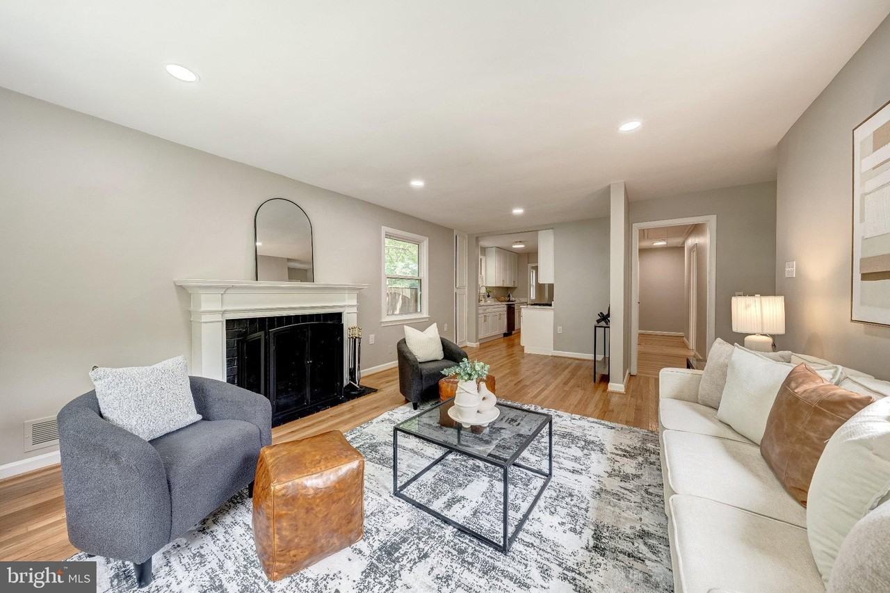 130 Whitmoor Ter - Photo 5 of 31