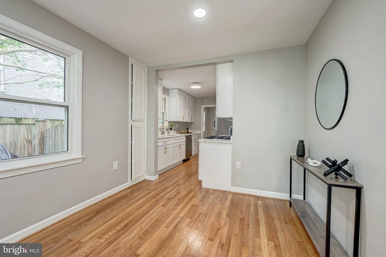 130 Whitmoor Ter - Photo 6 of 31