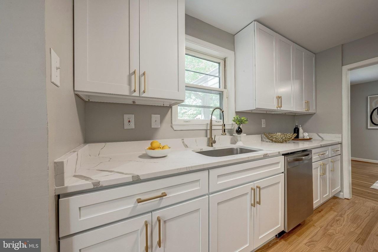 130 Whitmoor Ter - Photo 7 of 31